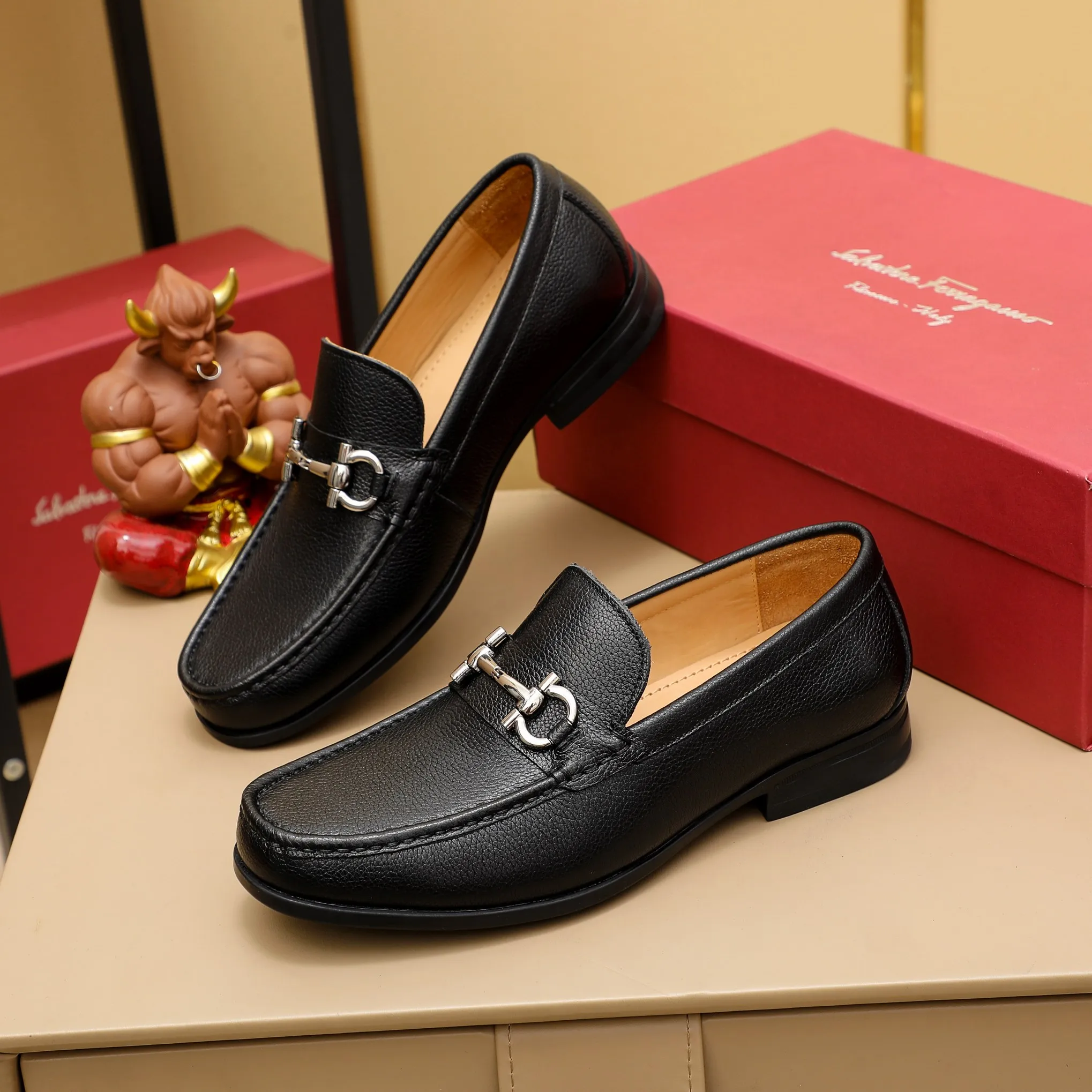 Men's clothing and shoes 💰460 🔥Ferragamo's new men's casual slip-on shoes🇨🇳Official website original 1:1 mold opening, original quality💯Fine workmanship, high-end luxury☘The upper is made of imported Italian first-layer cowhide🌴Luxury🐂leather lining🍓Rubber wear-resistant and non-slip outsole, breathable and comfortable to wear🍍The first choice for high-end men, black, size 38-45